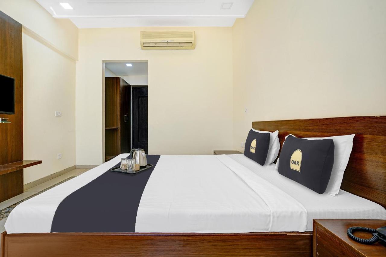 Townhouse Oak Hotel Rama Nashik Exteriör bild
