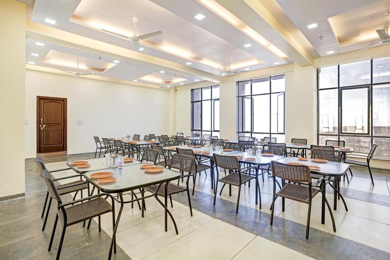 Townhouse Oak Hotel Rama Nashik Exteriör bild
