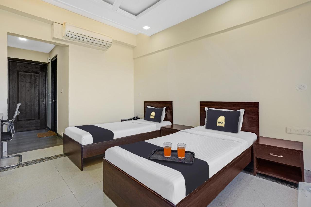 Townhouse Oak Hotel Rama Nashik Exteriör bild