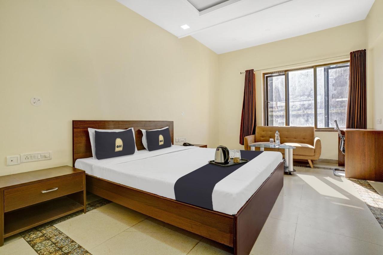 Townhouse Oak Hotel Rama Nashik Exteriör bild