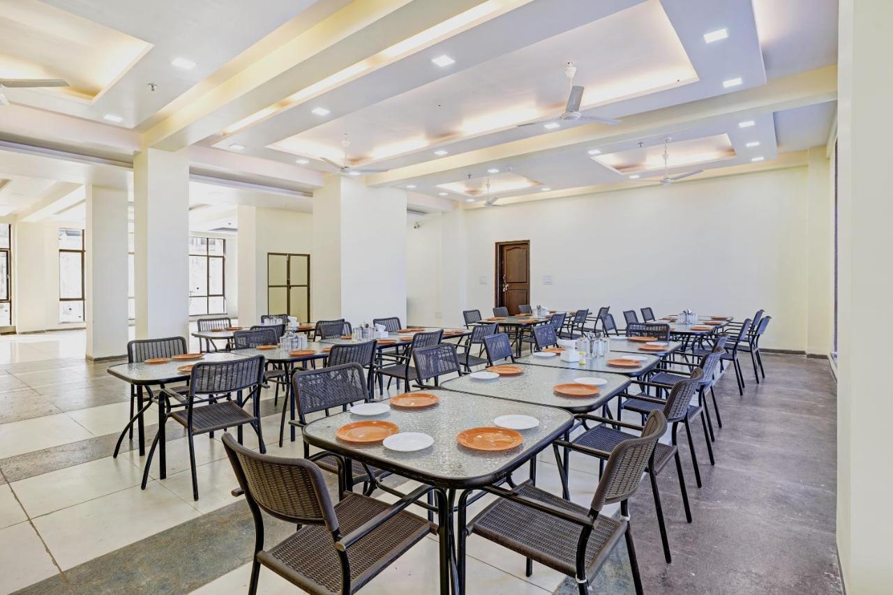 Townhouse Oak Hotel Rama Nashik Exteriör bild