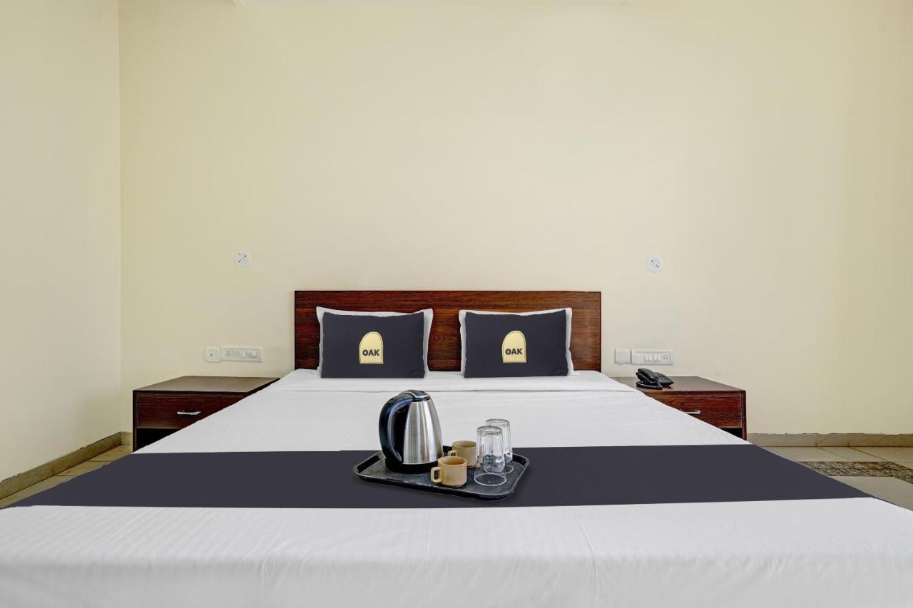Townhouse Oak Hotel Rama Nashik Exteriör bild