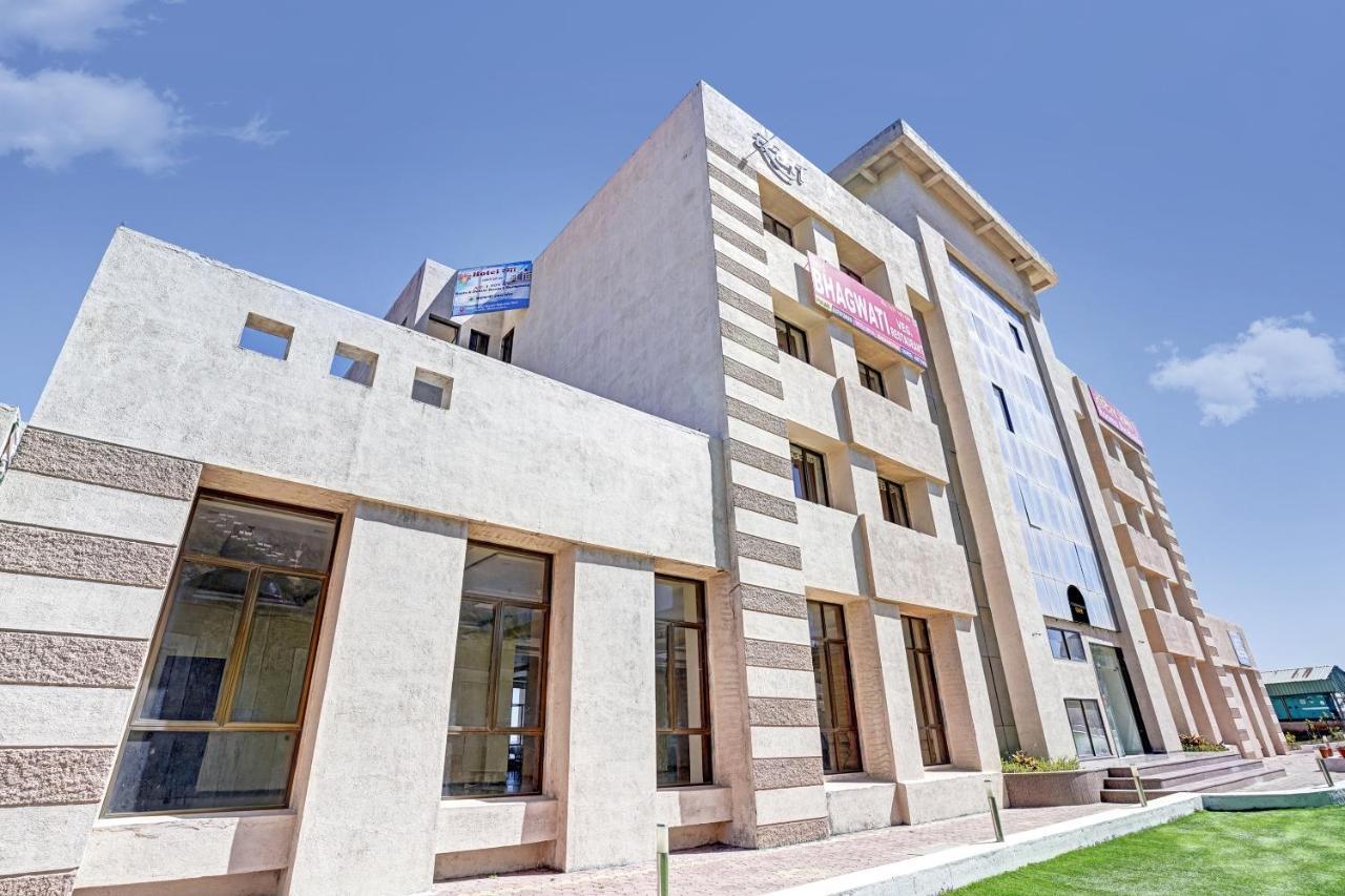 Townhouse Oak Hotel Rama Nashik Exteriör bild