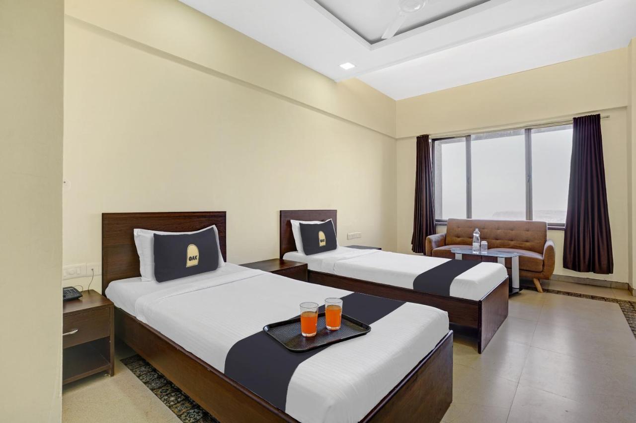 Townhouse Oak Hotel Rama Nashik Exteriör bild